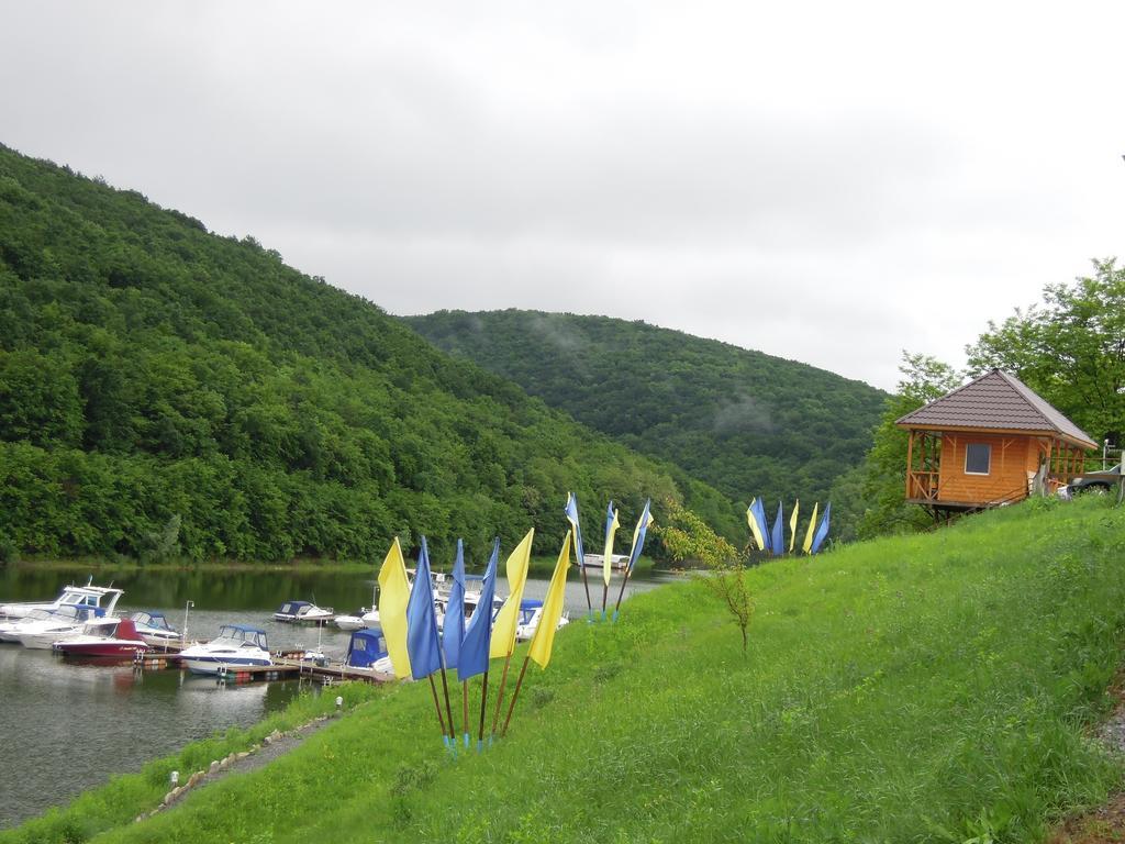 Hotel Yacht Club Mayak Dnistrivka Habitación foto