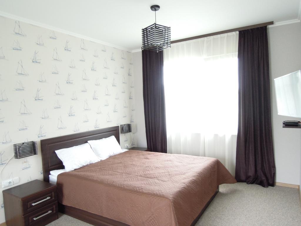 Hotel Yacht Club Mayak Dnistrivka Habitación foto