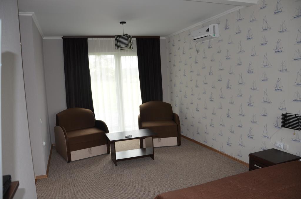 Hotel Yacht Club Mayak Dnistrivka Habitación foto